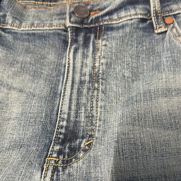 Wrangler Blue Relaxed Fit Jeans with Distressed Style - Picture 8 of 11